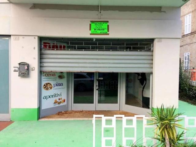 Locale Commerciale in affitto a Tirassegno, Marche