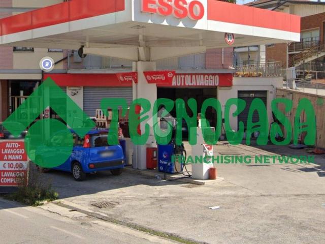 Locale Commerciale in affitto a Sant'Andrea, Marche