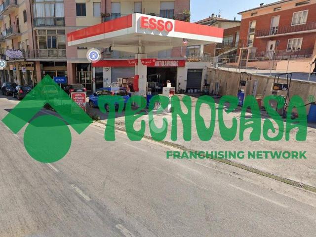 Locale Commerciale in affitto a Sant'Andrea, Marche