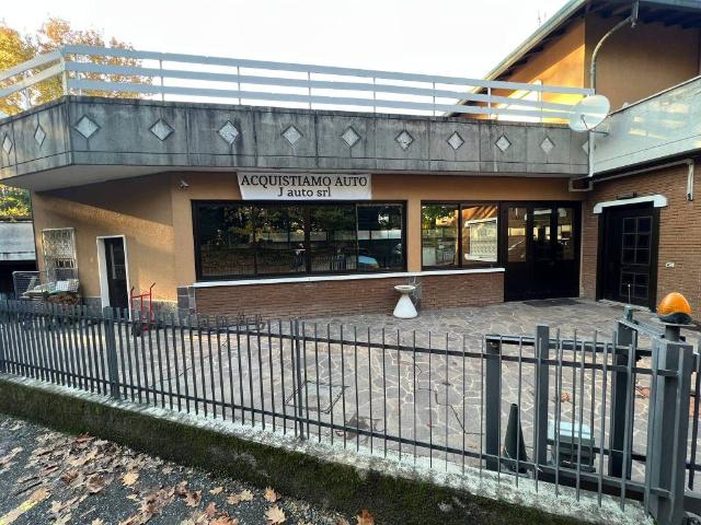 Locale Commerciale in affitto a Ferno, Lombardia