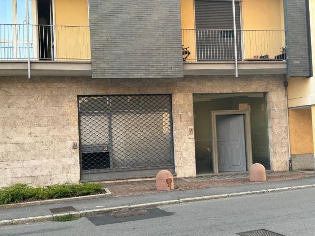 Locale Commerciale in affitto a Ferno, Lombardia
