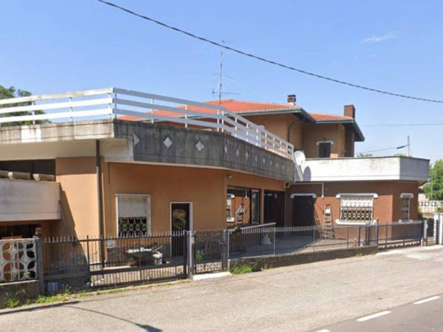 Locale Commerciale in affitto a Ferno, Lombardia