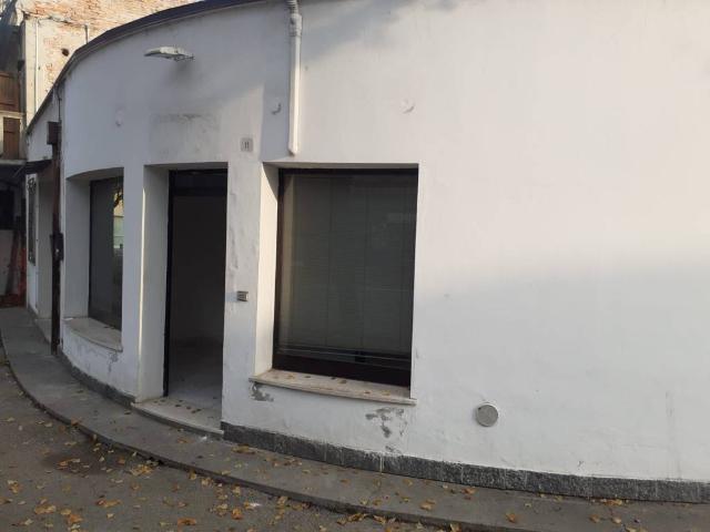 Locale Commerciale in affitto a Ferrara, Reggio Emilia