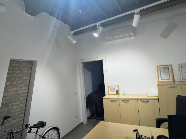 Locale Commerciale in affitto a Centro cittadino, Ferrara