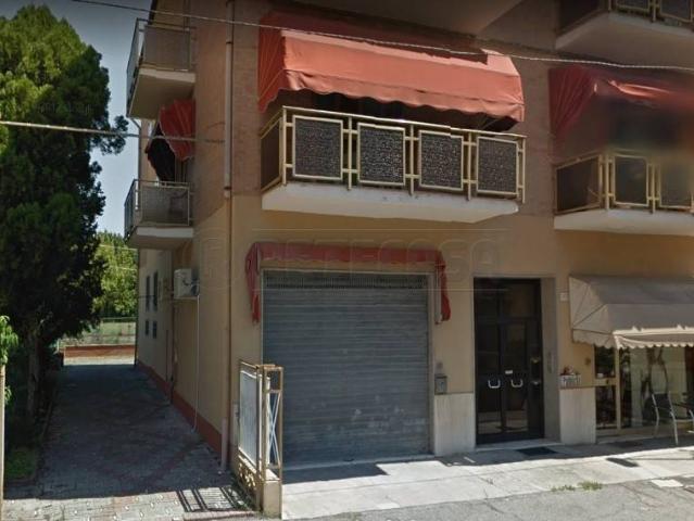 Locale Commerciale in affitto a Villaggio Satellite, Ferrara