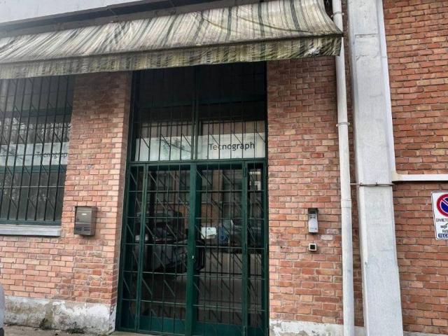 Locale Commerciale in affitto a Quacchio, Ferrara