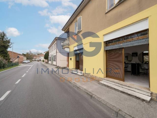 Locale Commerciale in affitto a Porotto, Ferrara