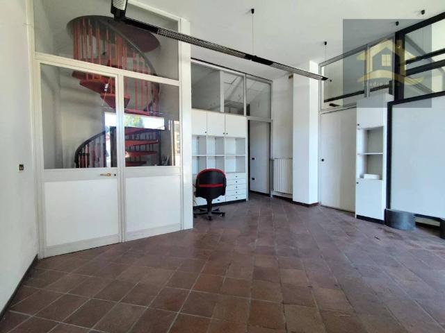 Locale Commerciale in affitto a Fidenza, Reggio Emilia