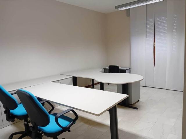 Locale Commerciale in affitto a Fidenza, Reggio Emilia