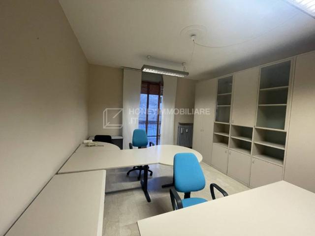 Locale Commerciale in affitto a Fidenza, Reggio Emilia