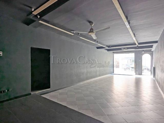 Locale Commerciale in affitto a Fidenza, Reggio Emilia