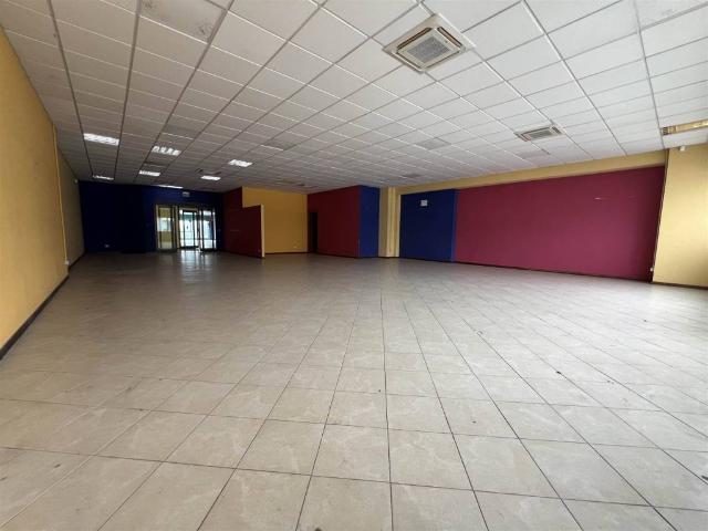 Locale Commerciale in affitto a Figline e Incisa Valdarno, Figline Valdarno