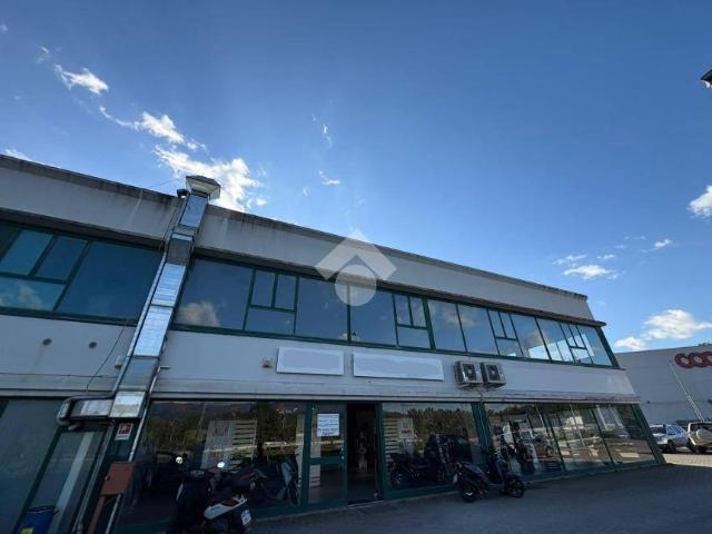 Locale Commerciale in affitto a Figline e Incisa Valdarno, Figline Valdarno