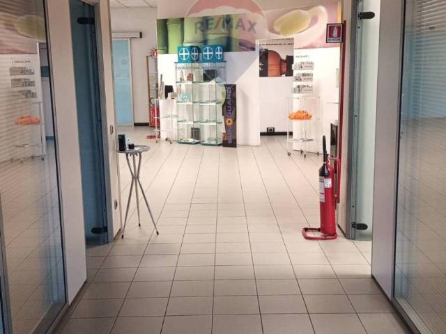 Locale Commerciale in affitto a Figline e Incisa Valdarno, Figline Valdarno