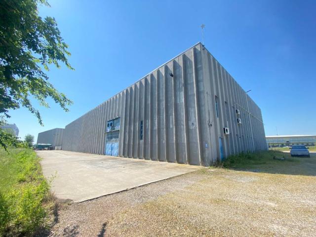 Locale Commerciale in affitto a Unione Comuni Modenesi Area Nord, Finale Emilia