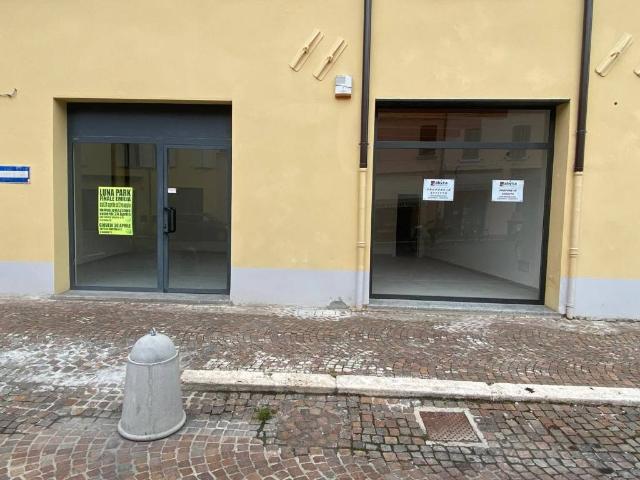Locale Commerciale in affitto a Unione Comuni Modenesi Area Nord, Finale Emilia