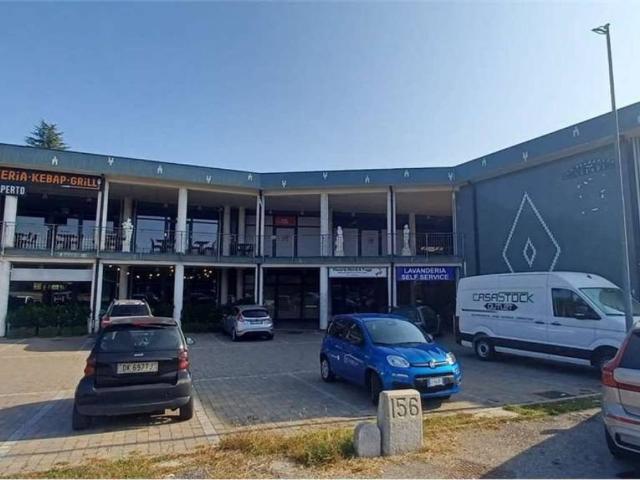 Locale Commerciale in affitto a Socco, Fino Mornasco