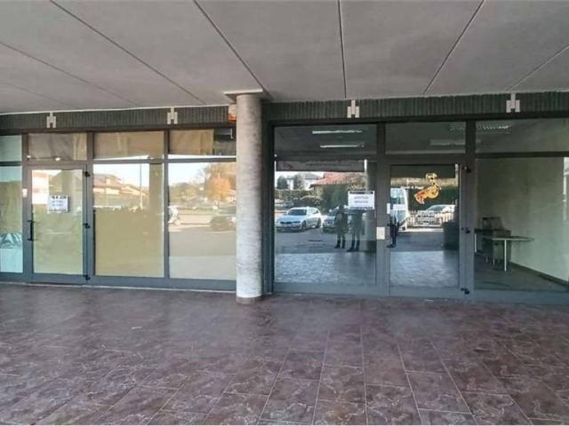 Locale Commerciale in affitto a Socco, Fino Mornasco