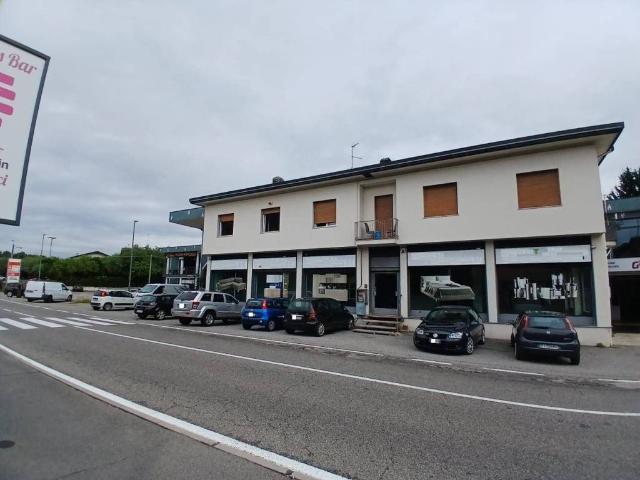 Locale Commerciale in affitto a Socco, Fino Mornasco