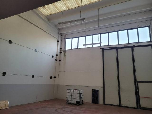 Locale Commerciale in affitto a Unione dei comuni del Distretto Ceramico, Fiorano Modenese