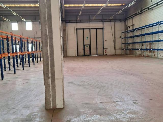 Locale Commerciale in affitto a Unione dei comuni del Distretto Ceramico, Fiorano Modenese
