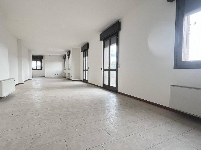Locale Commerciale in affitto a Unione dei comuni del Distretto Ceramico, Fiorano Modenese