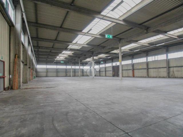 Locale Commerciale in affitto a Unione dei comuni del Distretto Ceramico, Fiorano Modenese