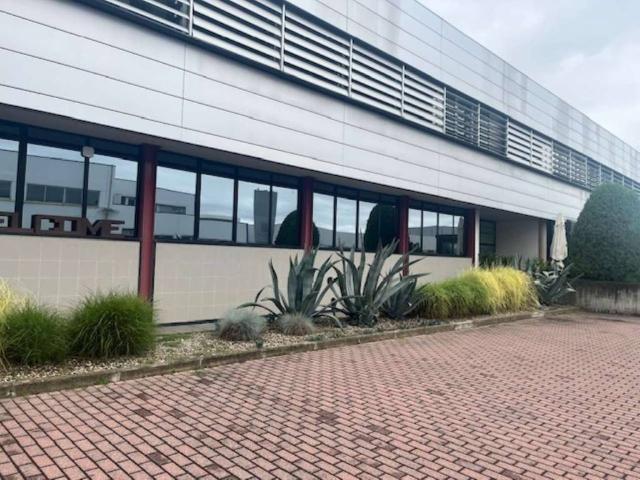 Locale Commerciale in affitto a Unione dei comuni del Distretto Ceramico, Fiorano Modenese