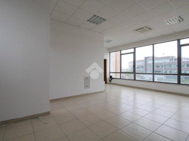 Locale Commerciale in affitto a Unione dei comuni del Distretto Ceramico, Fiorano Modenese