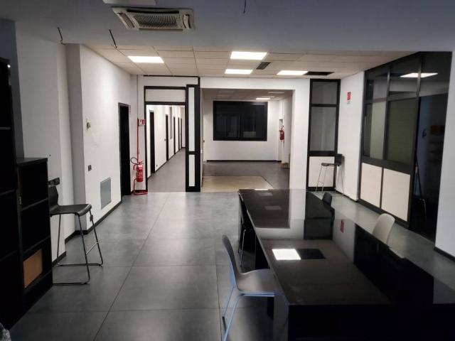 Locale Commerciale in affitto a Unione dei comuni del Distretto Ceramico, Fiorano Modenese