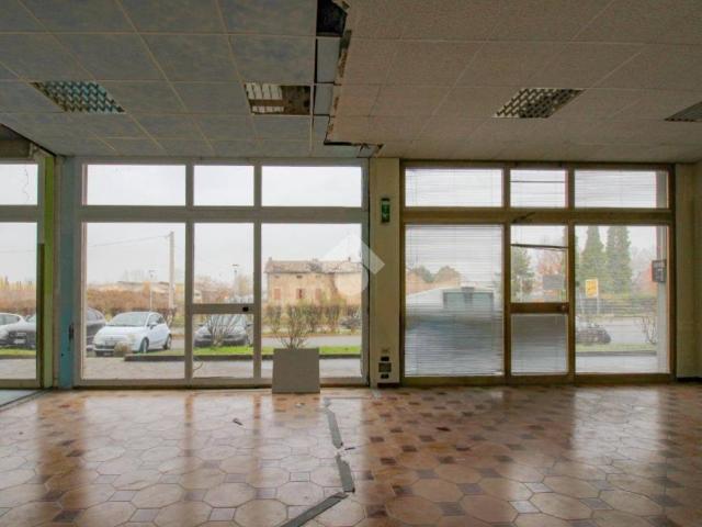 Locale Commerciale in affitto a Unione dei comuni del Distretto Ceramico, Fiorano Modenese