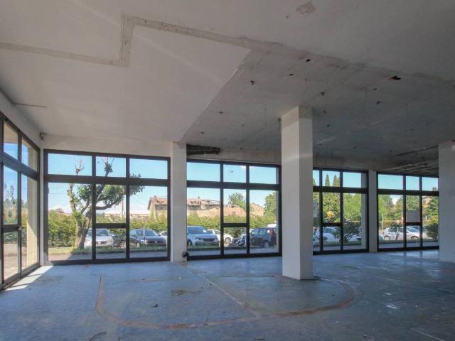 Locale Commerciale in affitto a Unione dei comuni del Distretto Ceramico, Fiorano Modenese