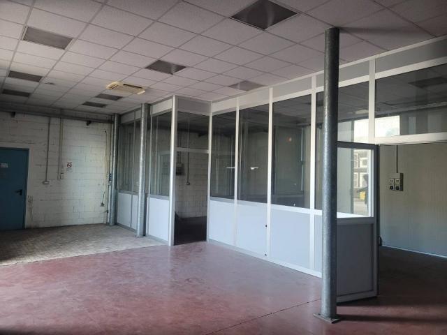 Locale Commerciale in affitto a Unione dei comuni del Distretto Ceramico, Fiorano Modenese