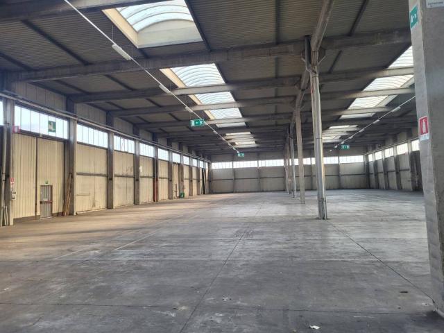 Locale Commerciale in affitto a Unione dei comuni del Distretto Ceramico, Fiorano Modenese