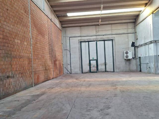 Locale Commerciale in affitto a Unione dei comuni del Distretto Ceramico, Fiorano Modenese