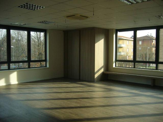 Locale Commerciale in affitto a Unione dei comuni del Distretto Ceramico, Fiorano Modenese