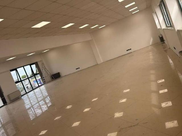 Locale Commerciale in affitto a Unione dei comuni del Distretto Ceramico, Fiorano Modenese