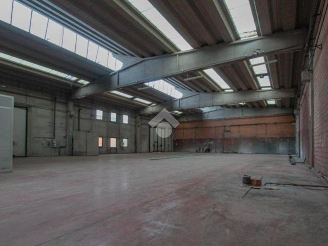 Locale Commerciale in affitto a Unione dei comuni del Distretto Ceramico, Fiorano Modenese