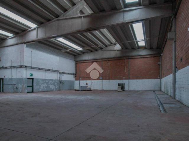 Locale Commerciale in affitto a Unione dei comuni del Distretto Ceramico, Fiorano Modenese