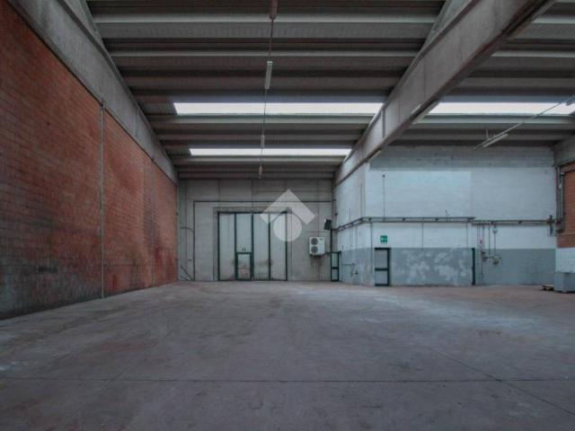Locale Commerciale in affitto a Unione dei comuni del Distretto Ceramico, Fiorano Modenese