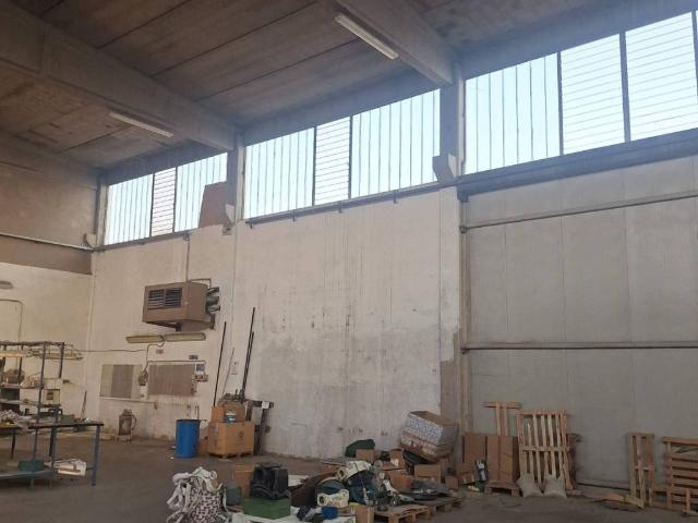 Locale Commerciale in affitto a Unione dei comuni del Distretto Ceramico, Fiorano Modenese