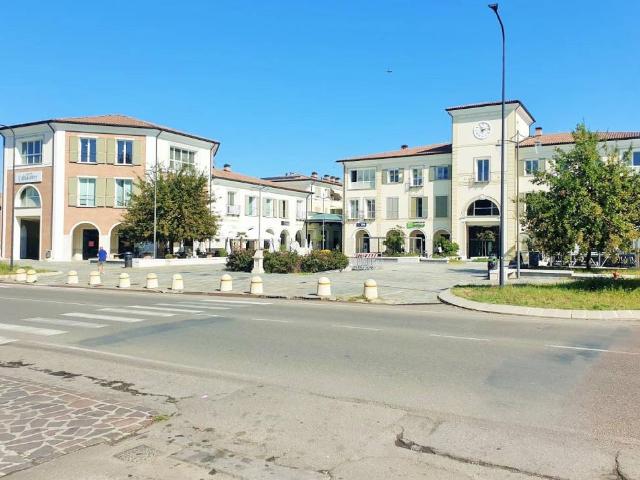 Locale Commerciale in affitto a Unione dei comuni del Distretto Ceramico, Fiorano Modenese