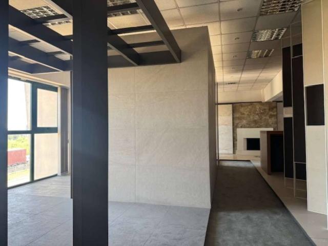 Locale Commerciale in affitto a Unione dei comuni del Distretto Ceramico, Fiorano Modenese