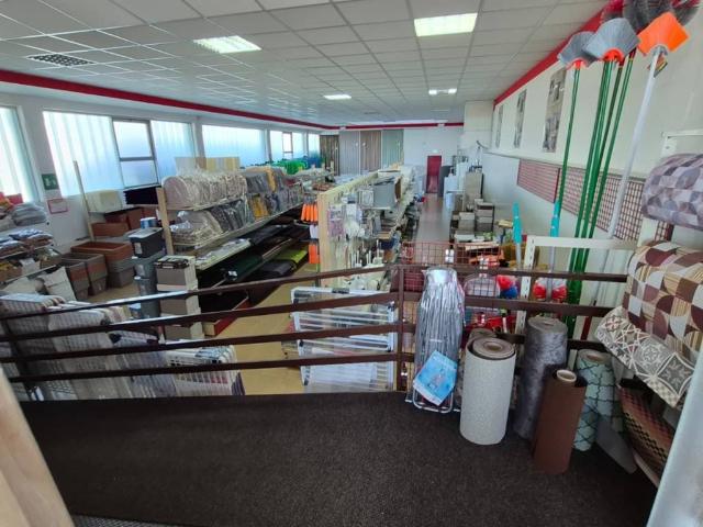 Locale Commerciale in affitto a Fiorenzuola D'arda, Reggio Emilia