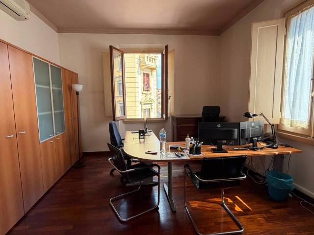 Locale Commerciale in affitto a Quartiere 2, Firenze