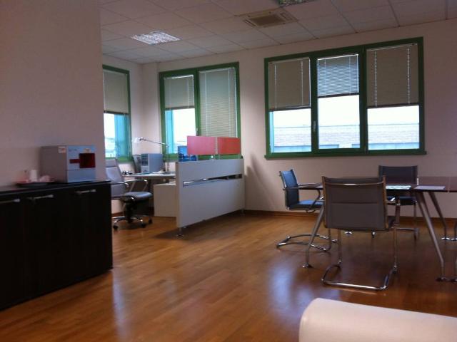 Locale Commerciale in vendita a Mantignano, Firenze