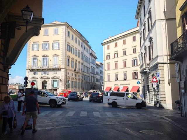 Locale Commerciale in affitto a Quartiere 1, Firenze