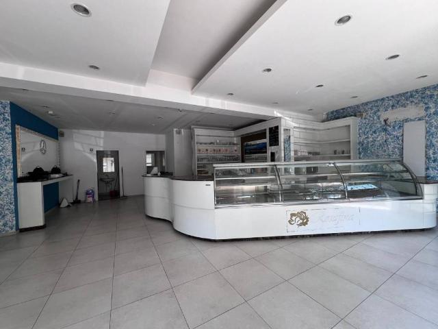 Locale Commerciale in affitto a Quartiere 4, Firenze