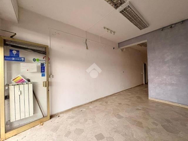 Locale Commerciale in affitto a Quartiere 4, Firenze
