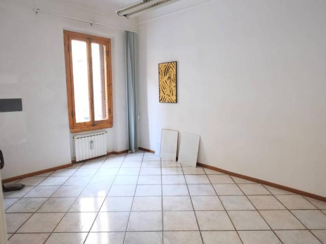 Locale Commerciale in affitto a Quartiere 2, Firenze